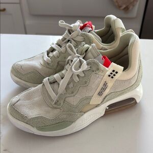 Nike Kids Sneakers in Cream and Red